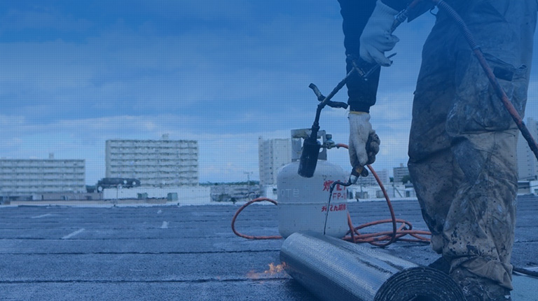 蝦夷工業はビルやマンションの大規模防水工事から小規模ロットの個人様の住宅の水回のリフォームまで取り扱う小回りの利く会社です。